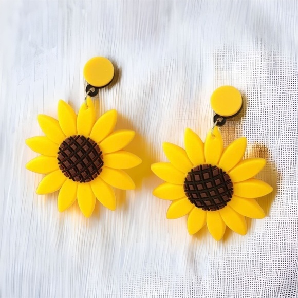 Jewelry - Woman's Boho  Pretty Lightweight Sunflower Statement Dangle Earrings